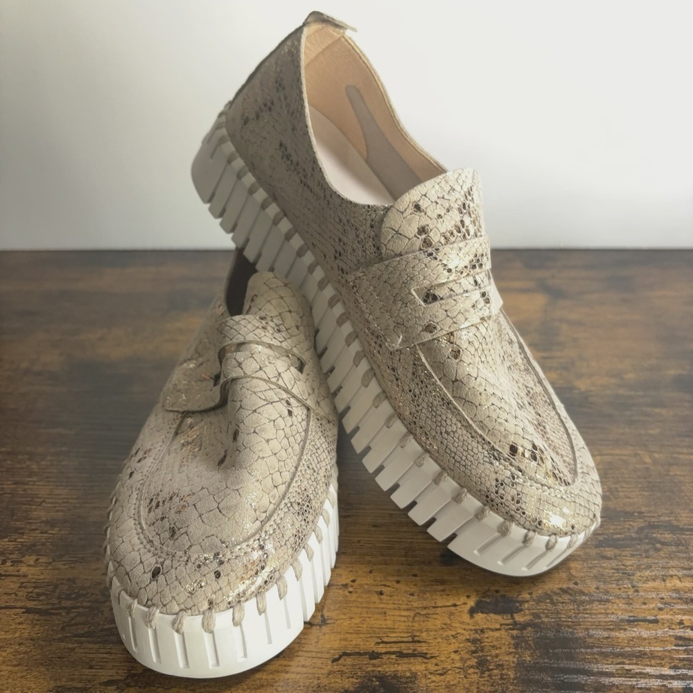 Isle‎ Jacobson Tulip Loafers Sneakers Womens Sz 7 Wheat Gold Metallic Reptile